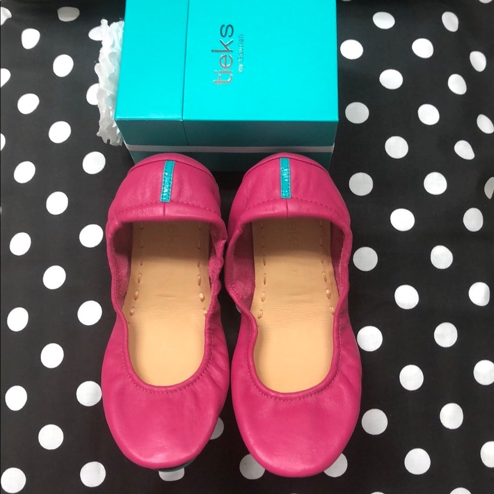 Tieks Ballet Flat in Fuschia size 7